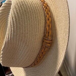 Unisex Columbia Hat     Size L/XL   Like New